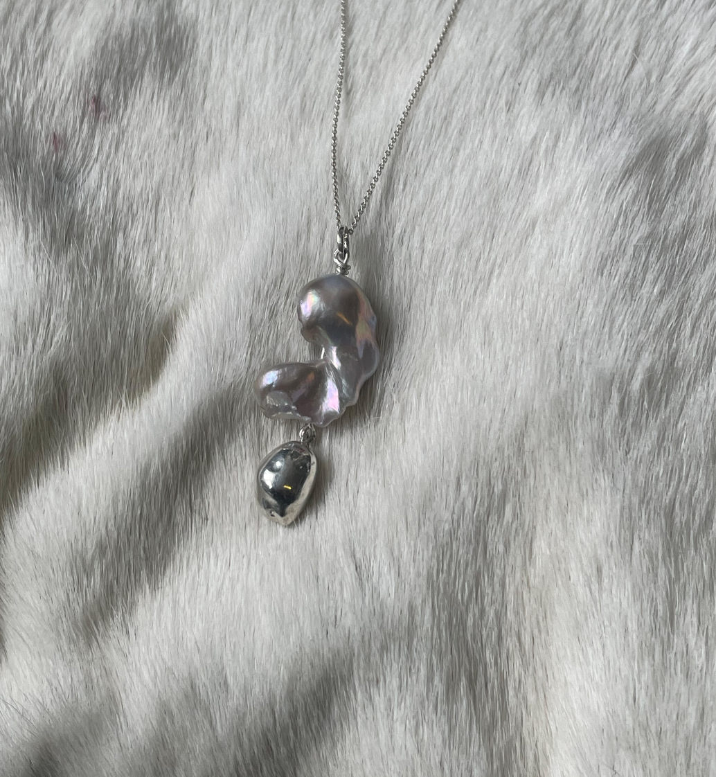 MARGRÉT Pendant medium Baroque pearl