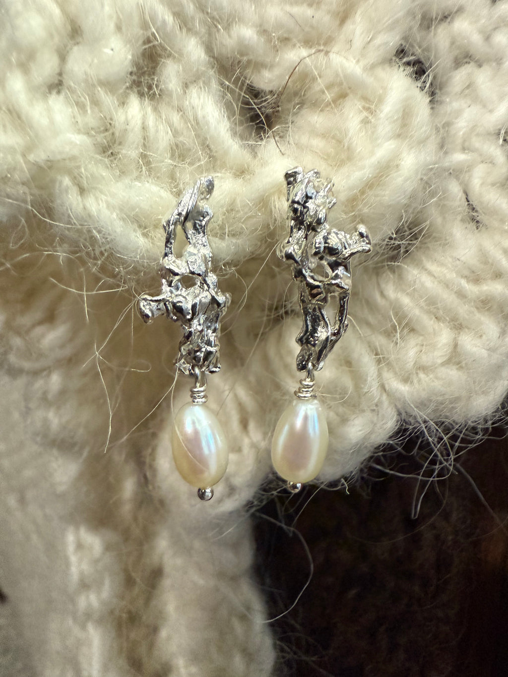 ASSA stud earrings with pearls