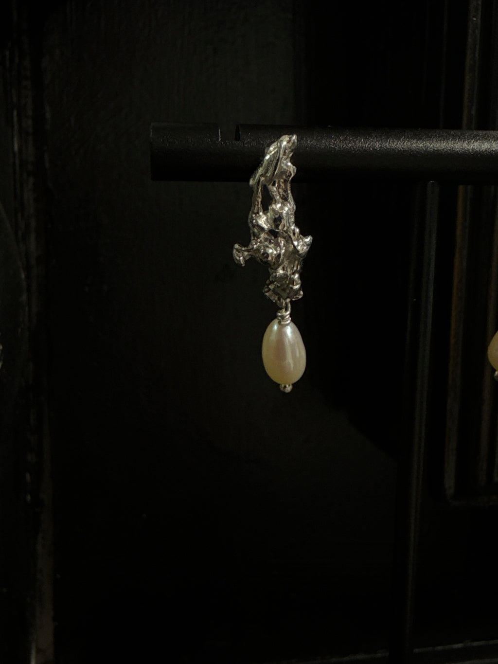 ASSA stud earrings with pearls