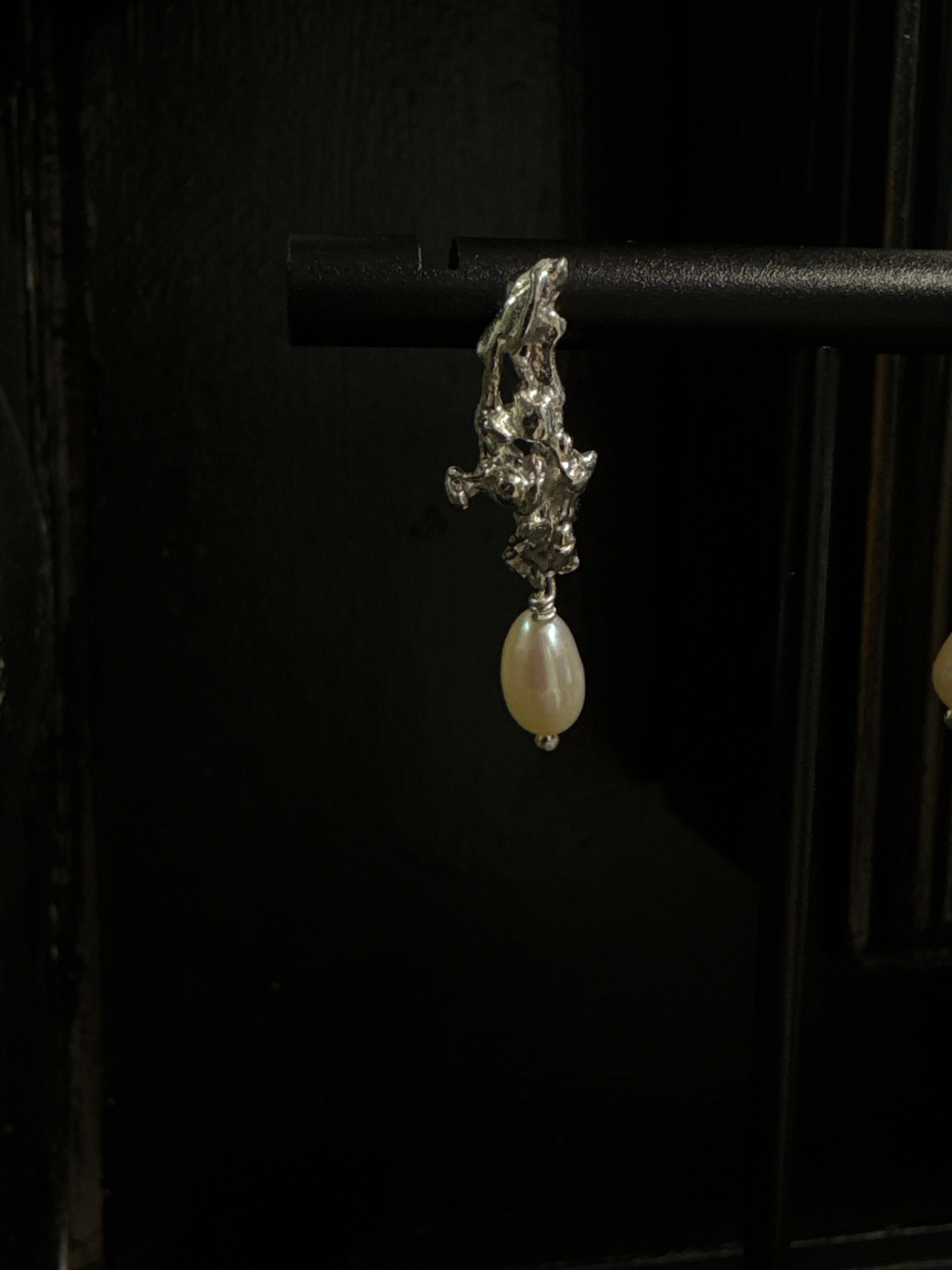 ASSA stud earrings with pearls