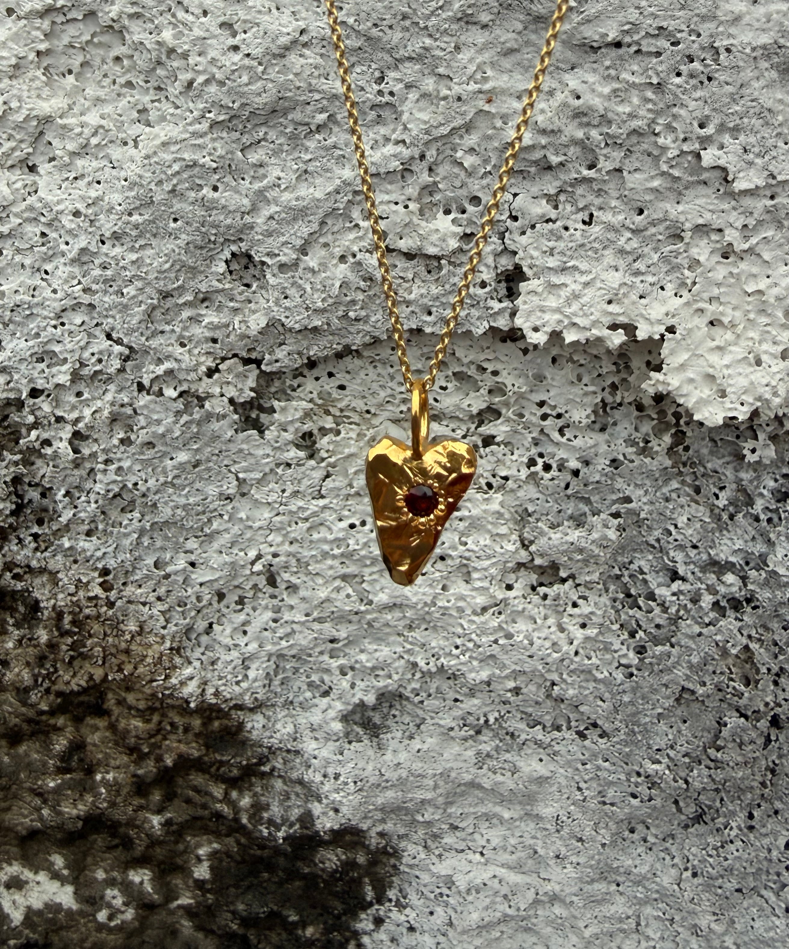 MY HEART Pendant - Red garnet