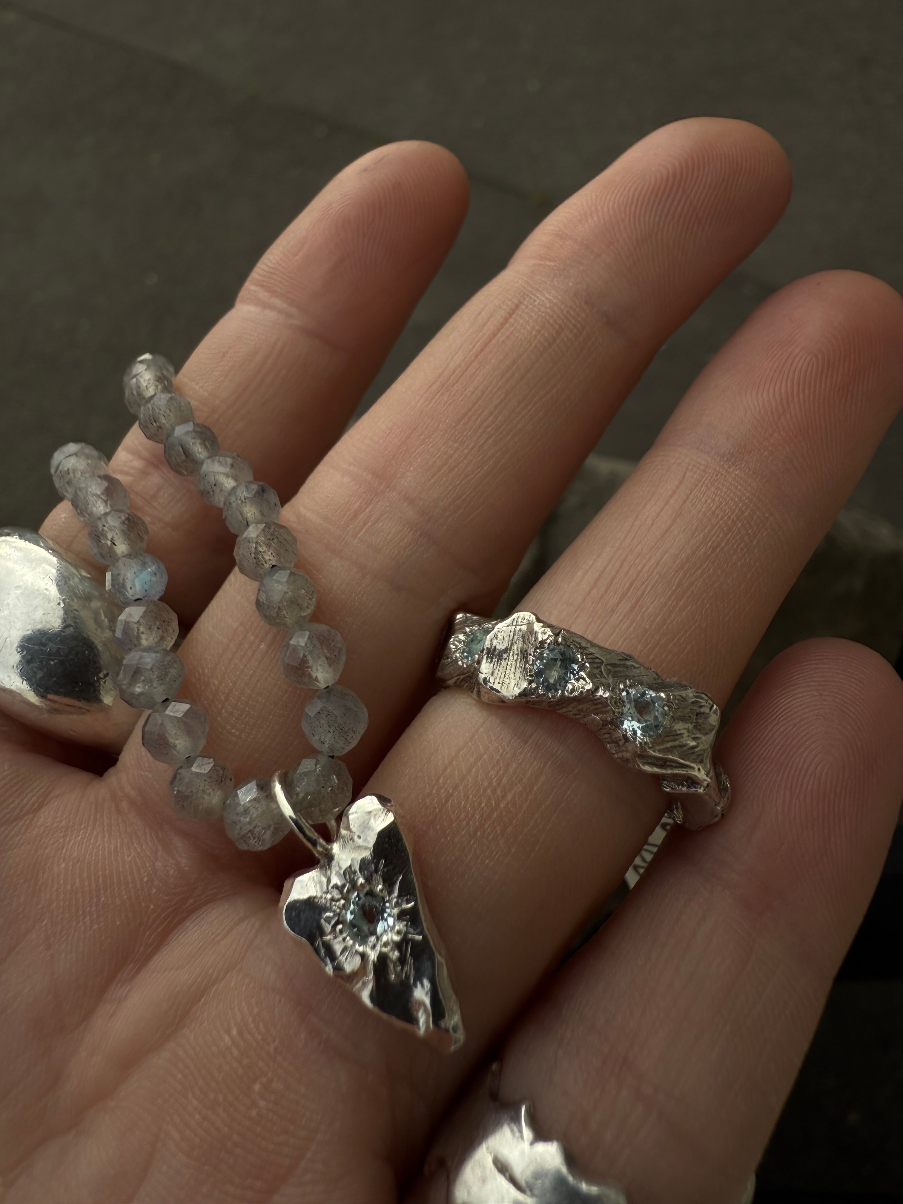 JÖKULL Ring 3x blue topaz