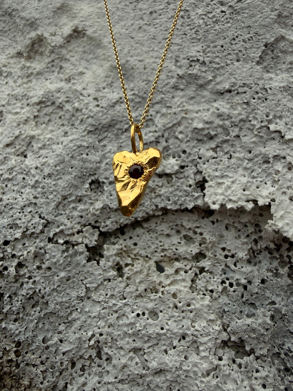 MY HEART Pendant - Red garnet