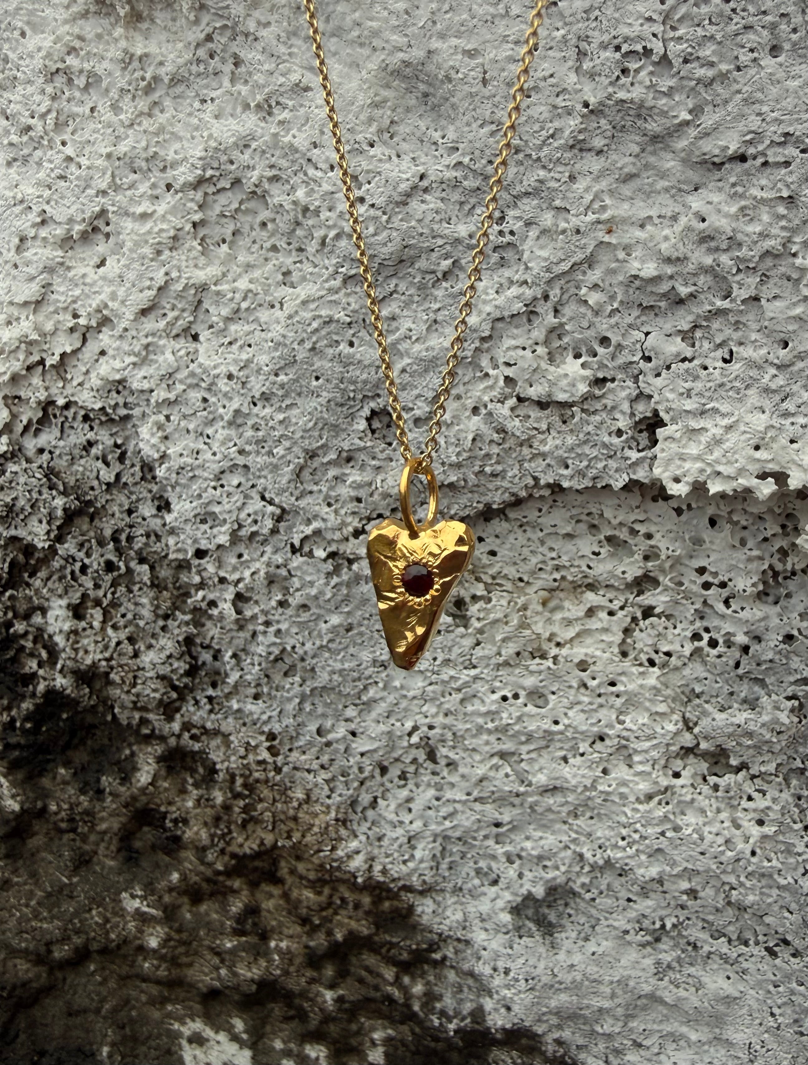 MY HEART Pendant - Red garnet