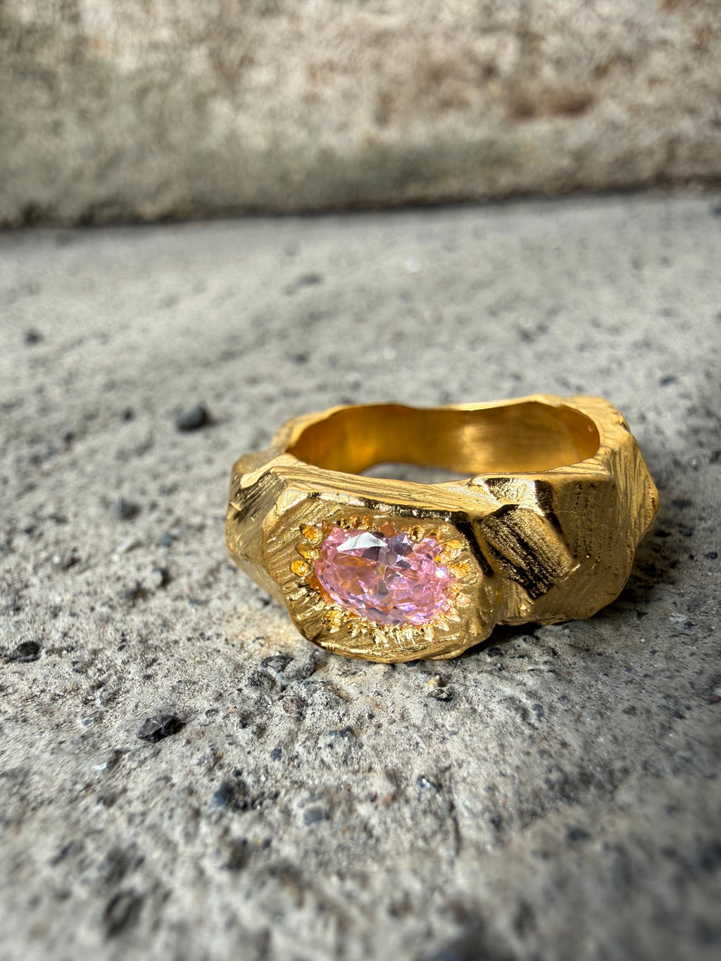 EYJA Ring GOLD PLATED Pink zirkon