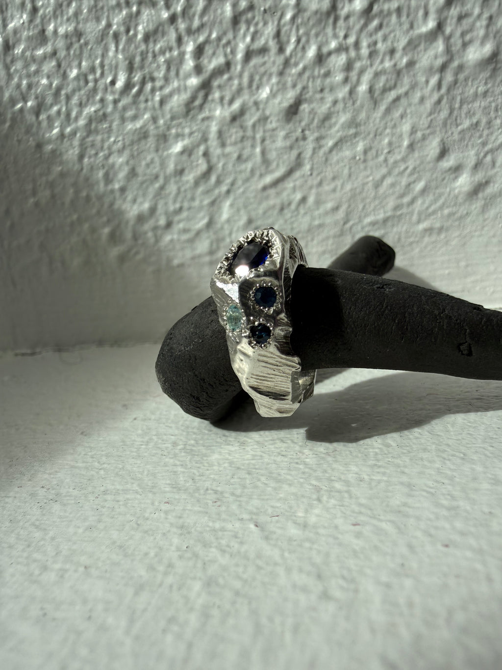 EYJA RING - 8xstones