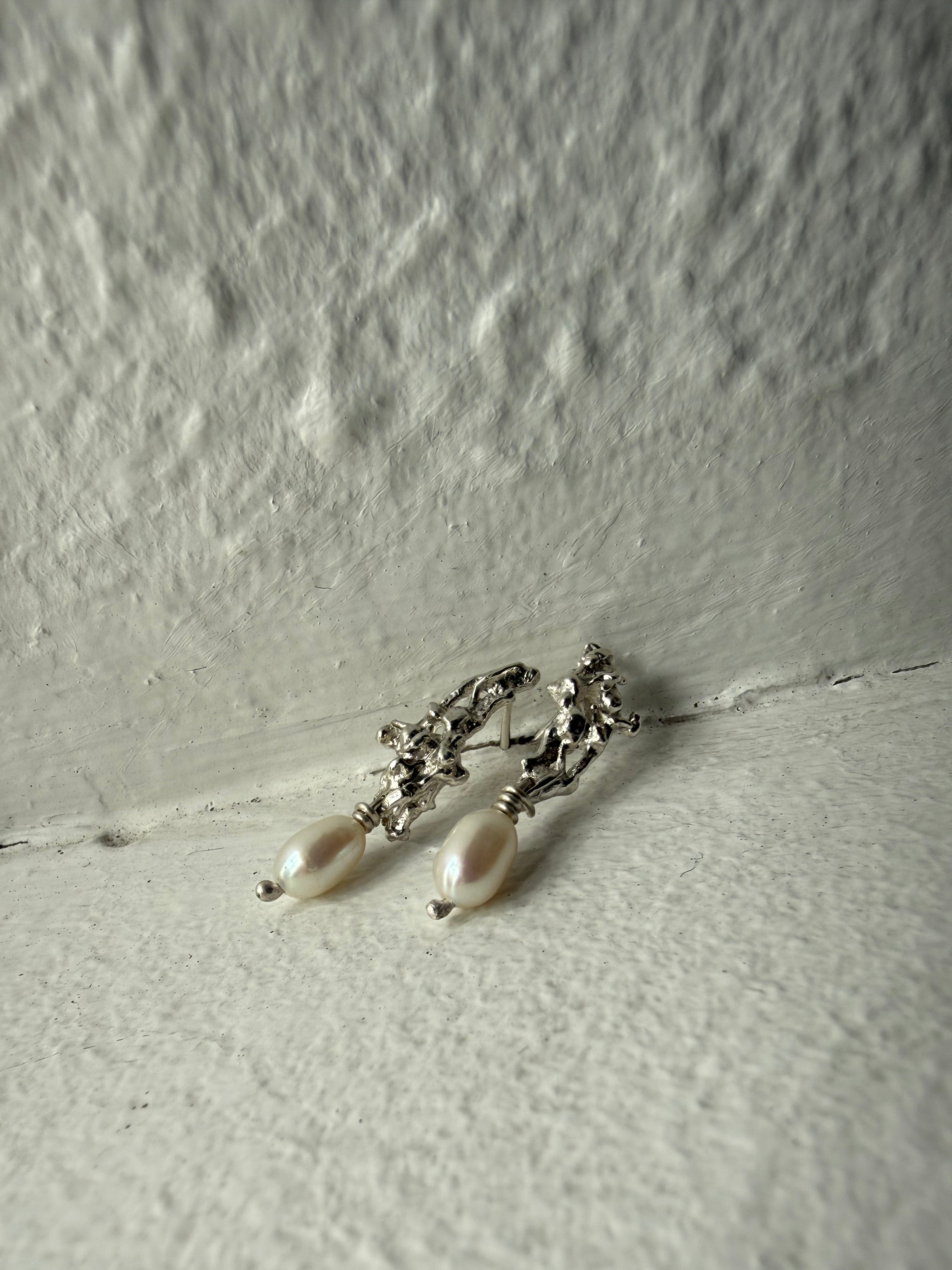 ASSA Stud earrings with pearls