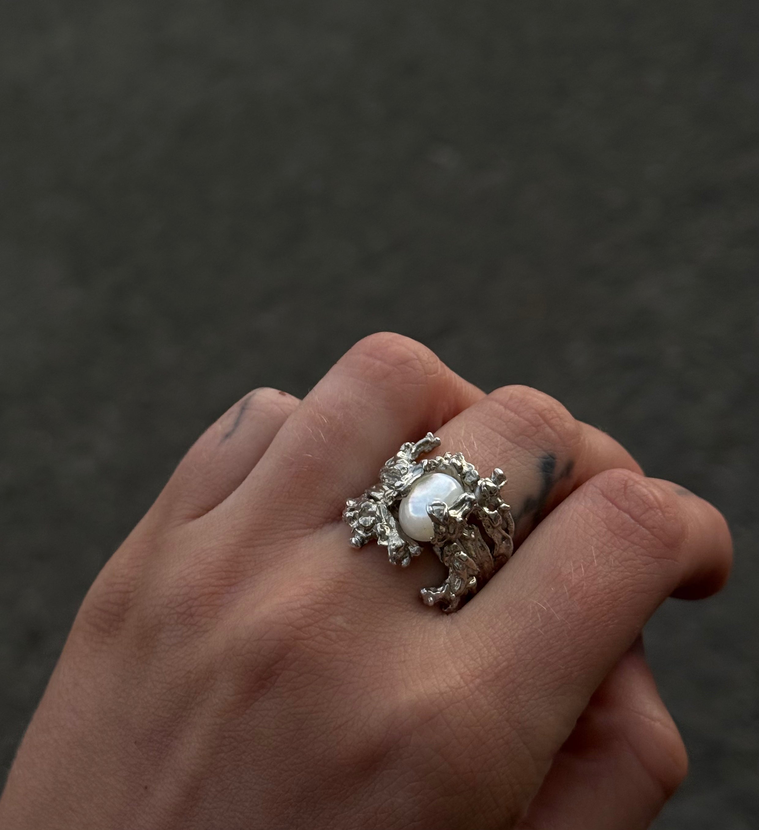 ASSA Ring mother of pearl cabochon