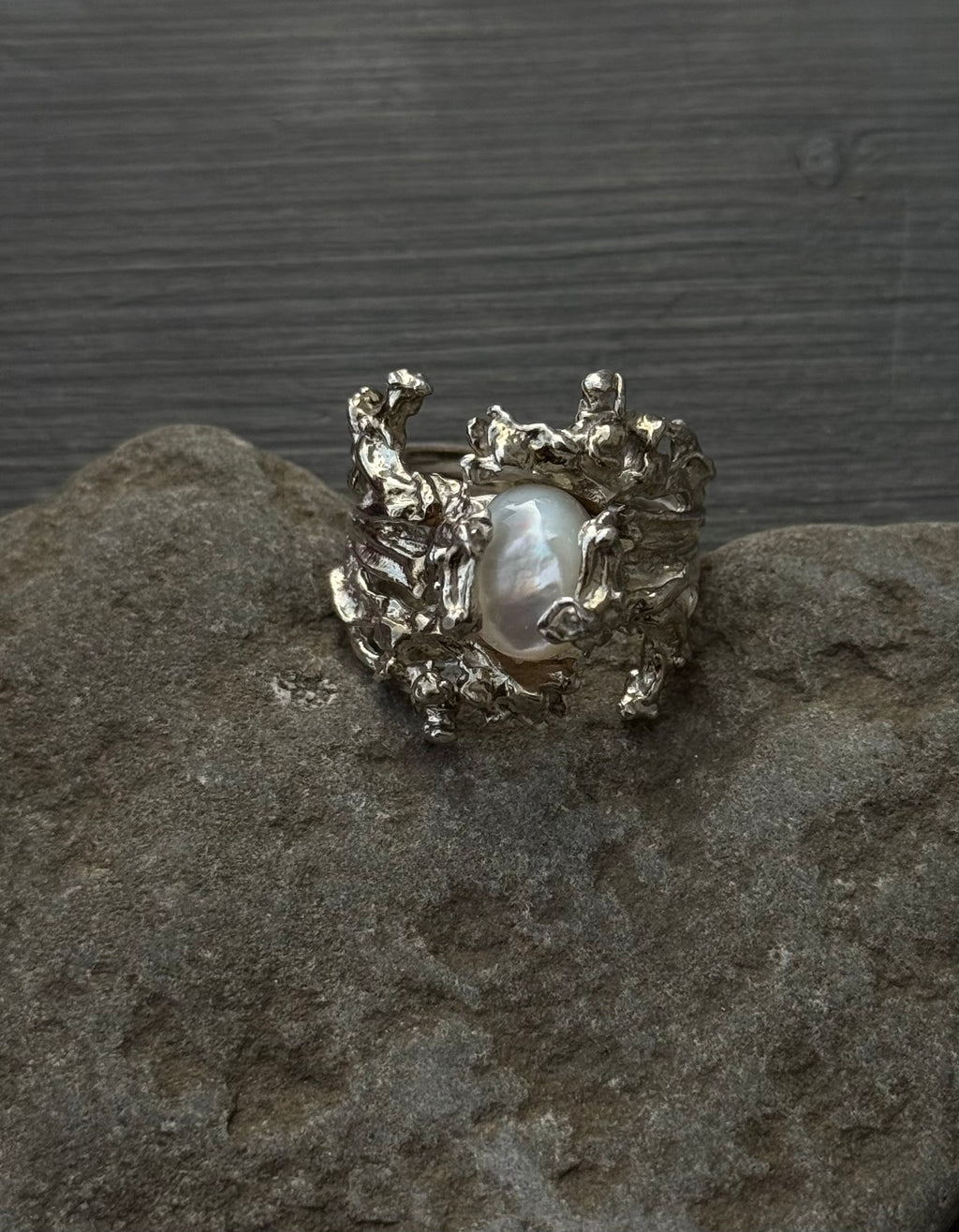 ASSA Ring mother of pearl cabochon