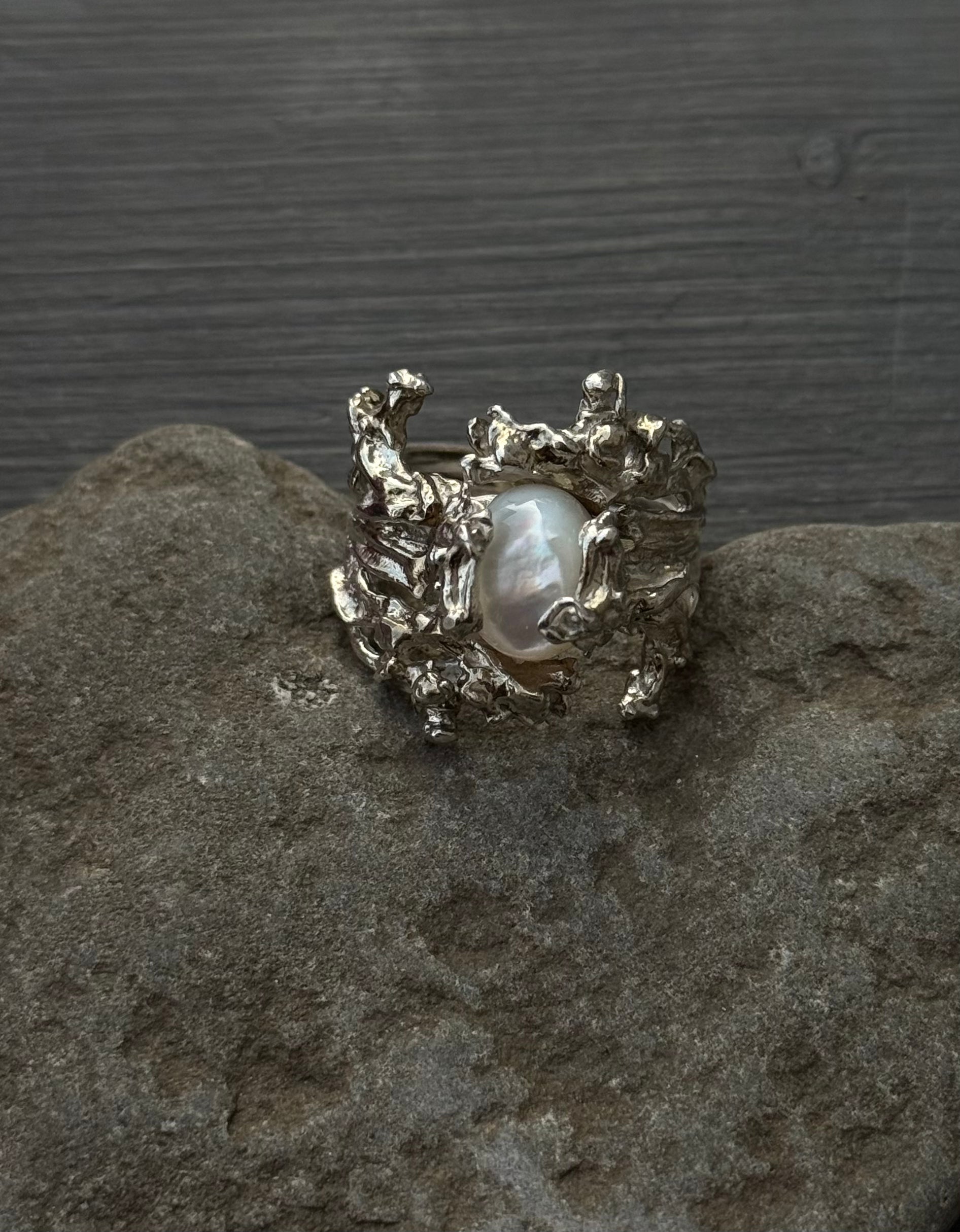 ASSA Ring mother of pearl cabochon