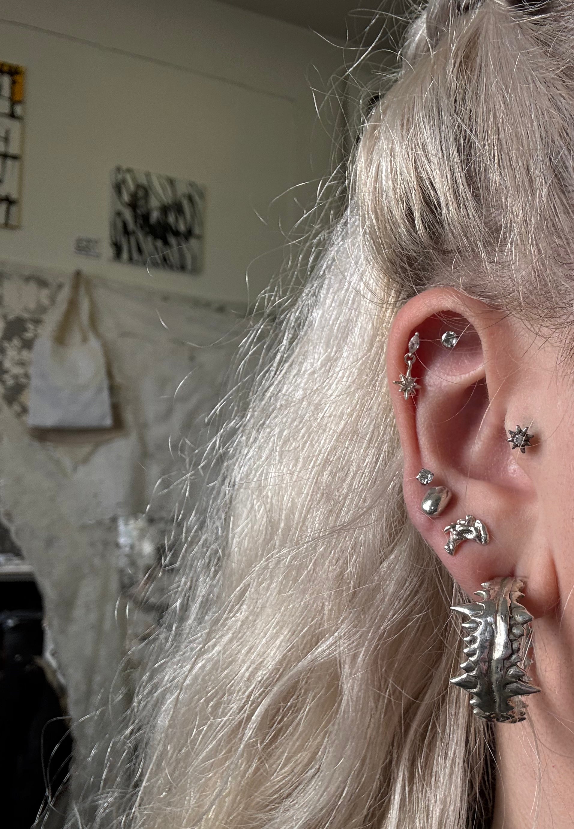 MARGRÉT Stud earrings - small pearls