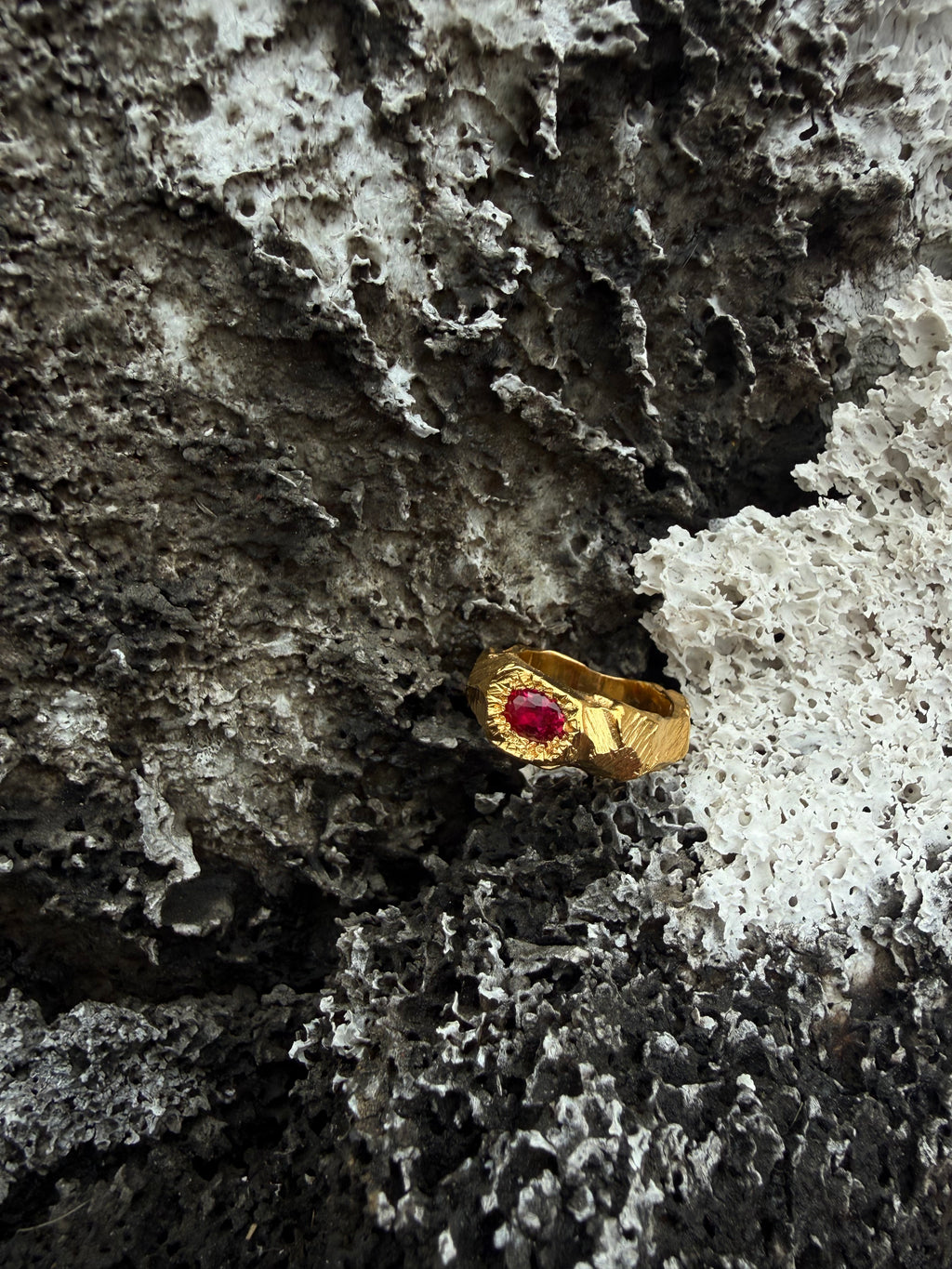 EYJA Ring GOLD PLATED - Ruby
