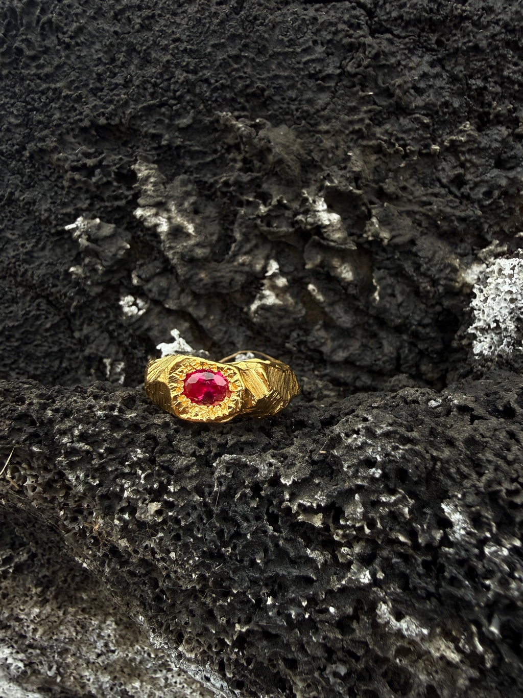 EYJA Ring GOLD PLATED - Ruby