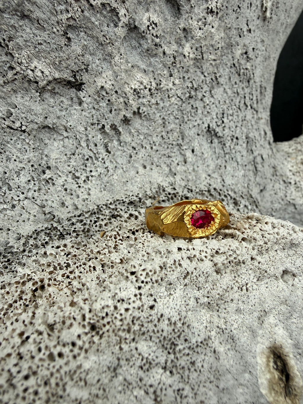 EYJA Ring GOLD PLATED - Ruby