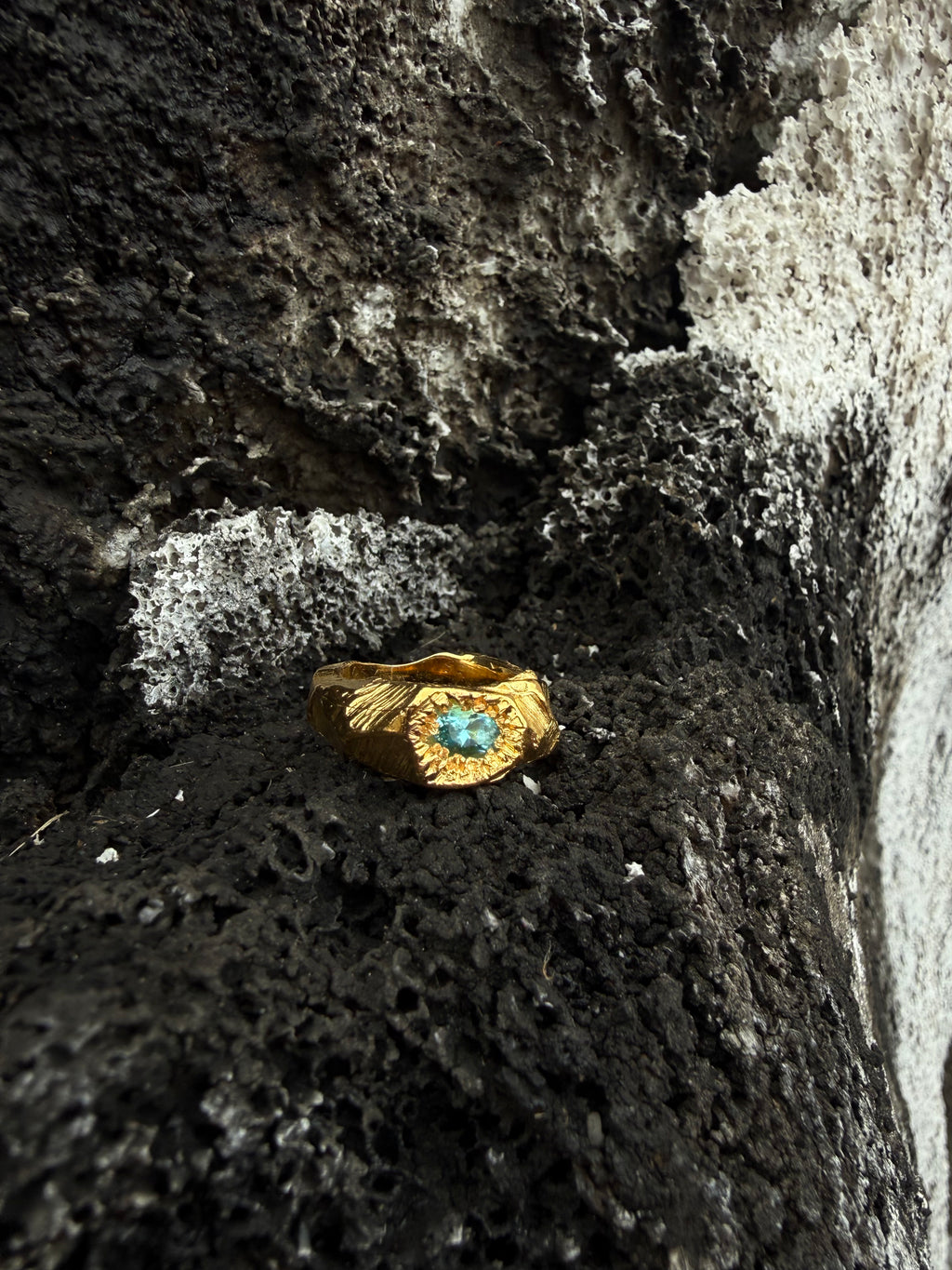 EYJA Ring GOLD PLATED - Blue crystal