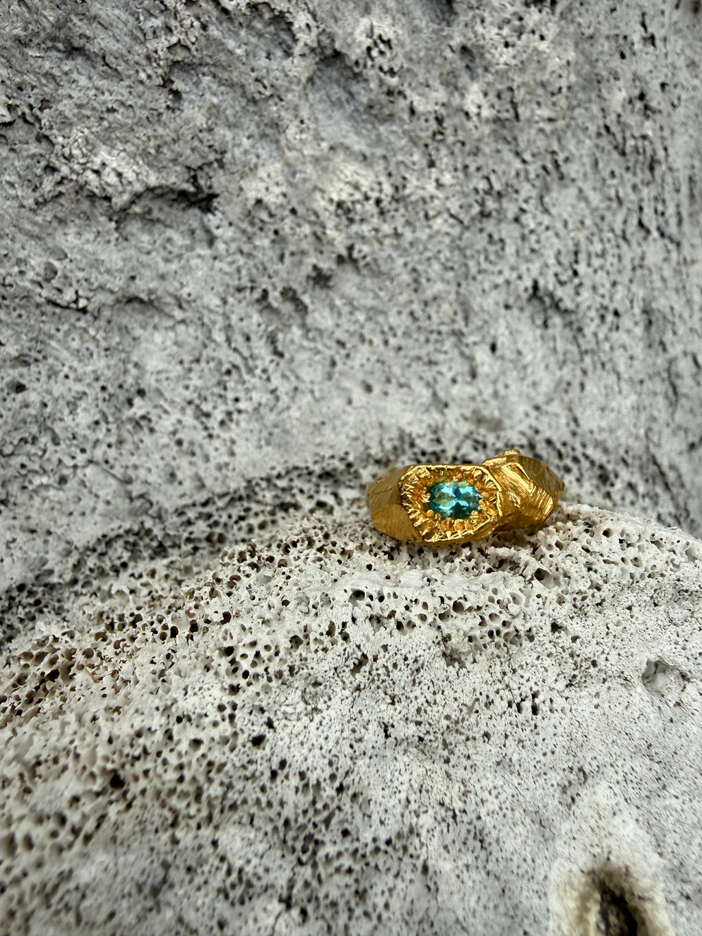 EYJA Ring GOLD PLATED - Blue crystal