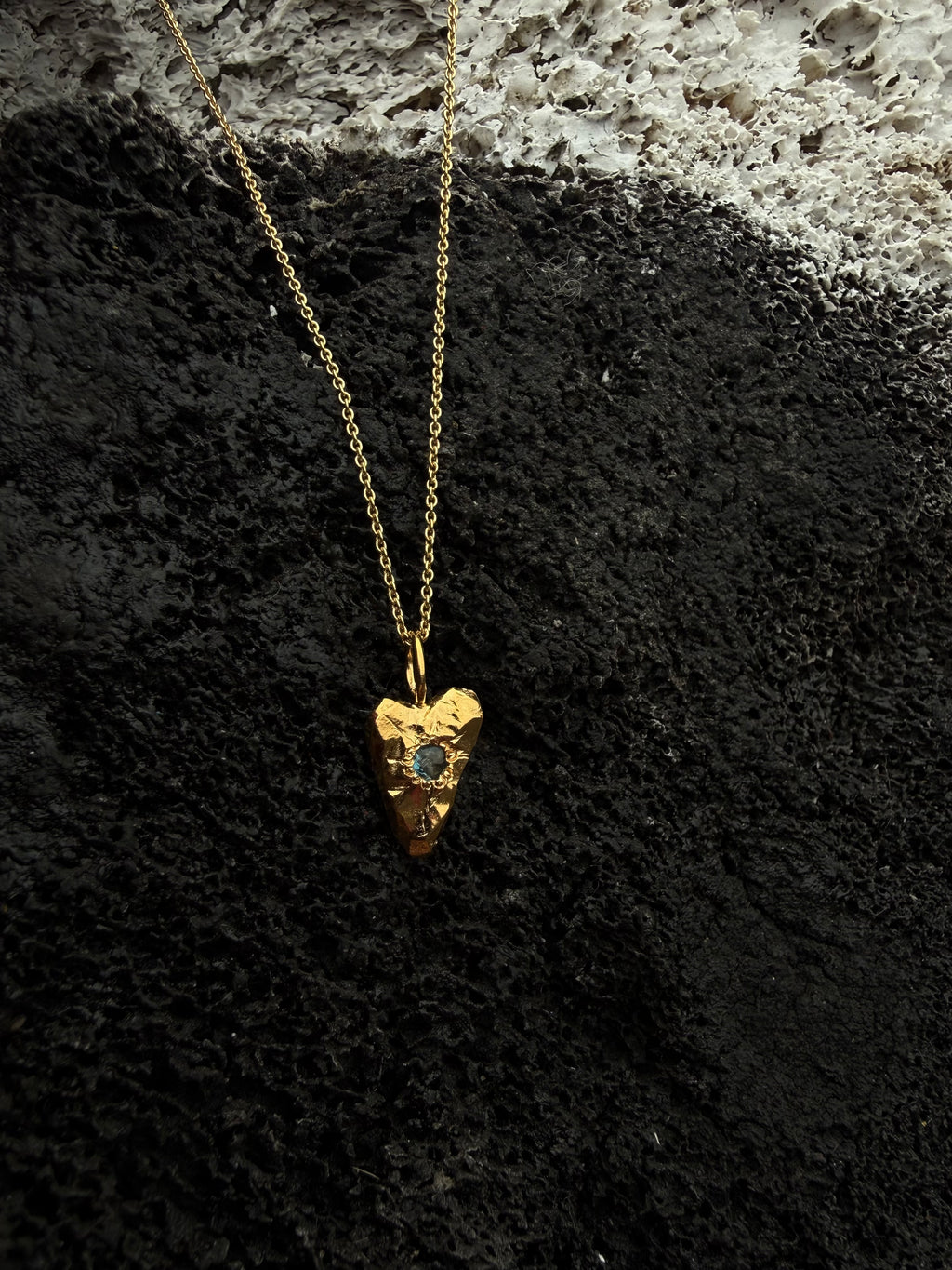 MY HEART Pendant - Dark blue sapphire