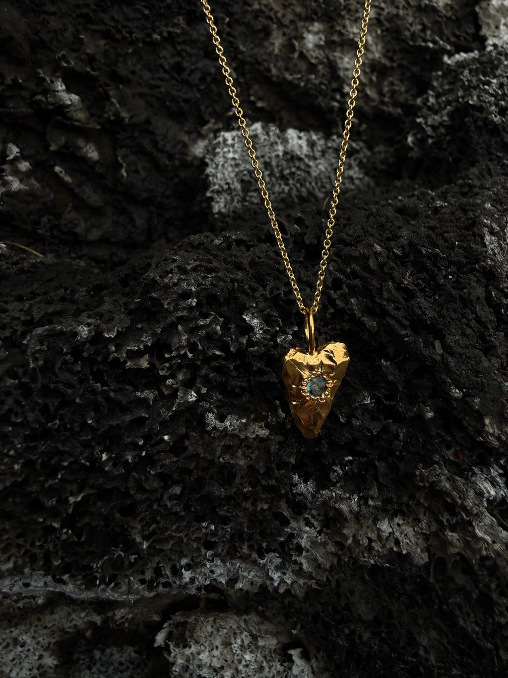 MY HEART Pendant - Dark blue sapphire