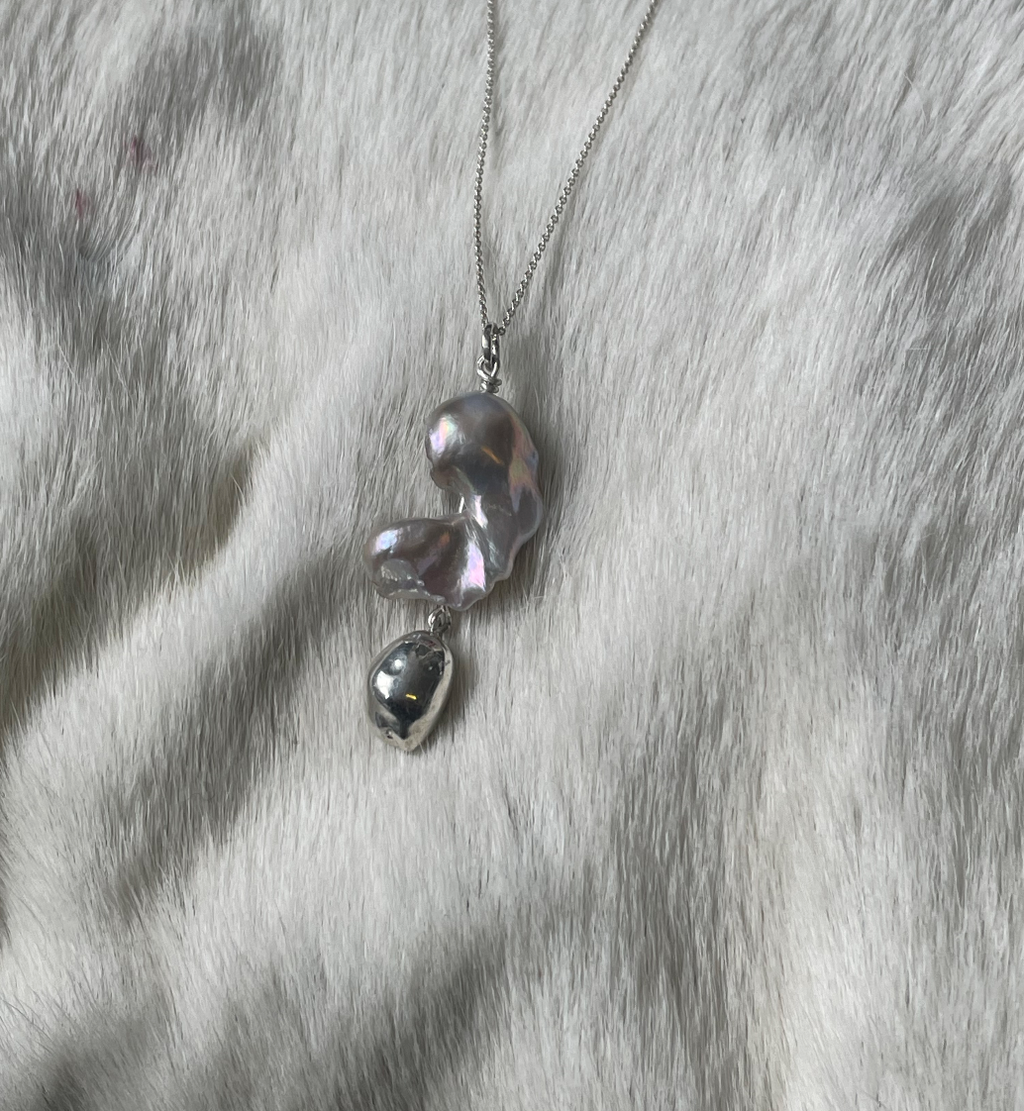 MARGRÉT Pendant medium Baroque pearl