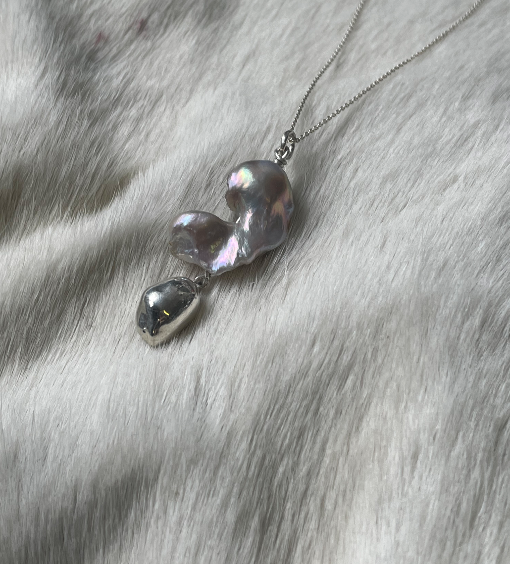 MARGRÉT Pendant medium Baroque pearl