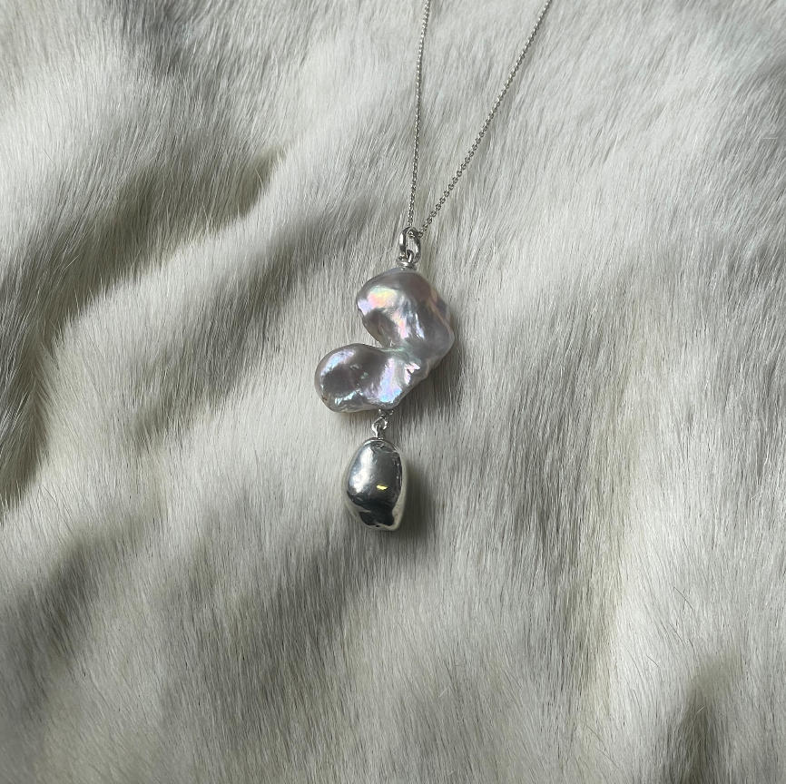 MARGRÉT Pendant medium Baroque pearl